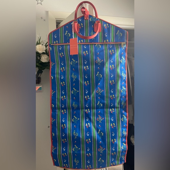 SOLD OUT EVERYWHERE! Garment Bag by Pencil & Paper Co. x Neely & Chloe - Picture 4 of 4